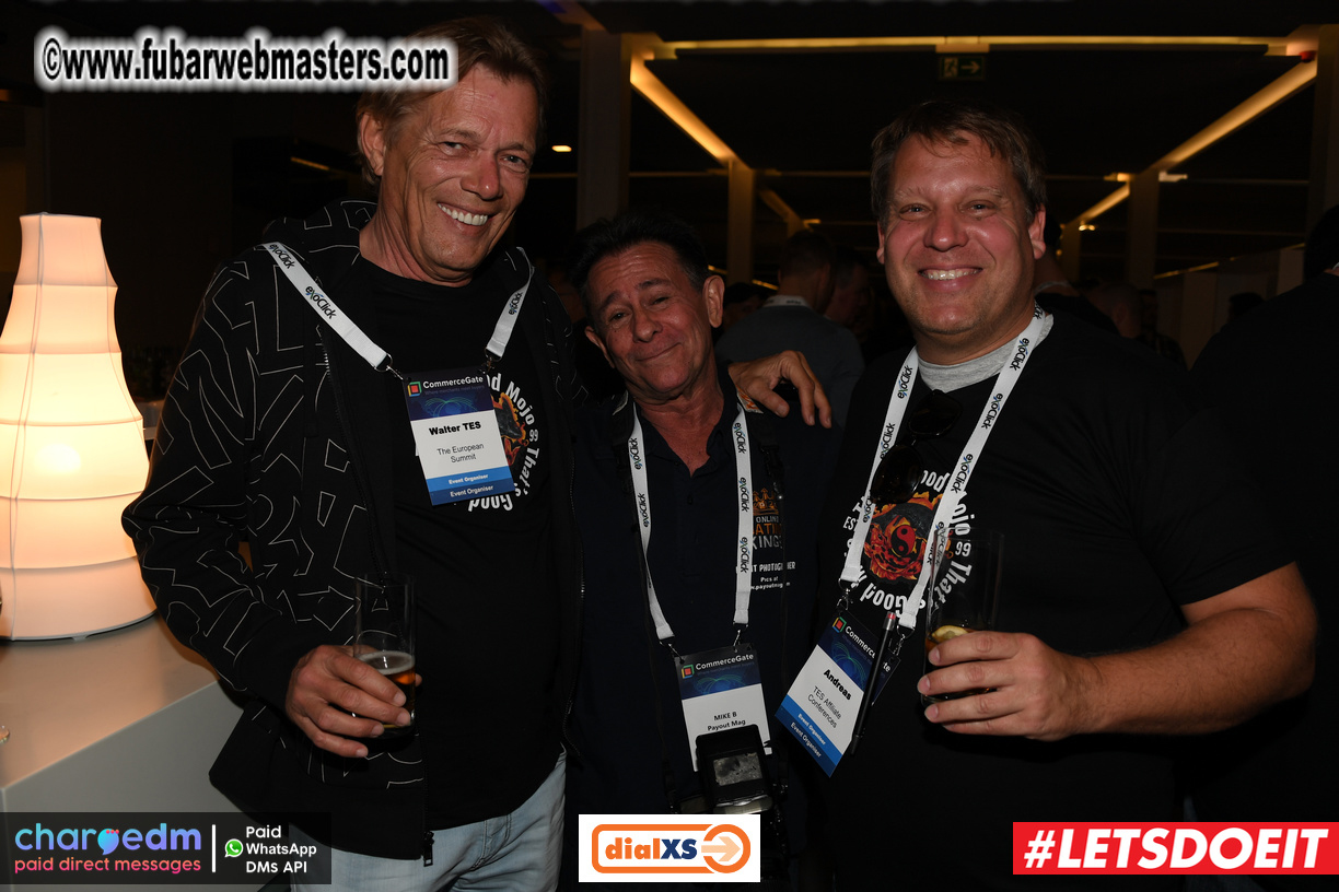 Pre-show MoJoHost Happy Hour