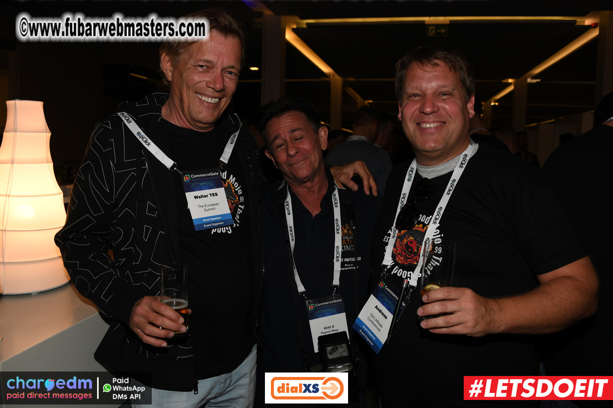 Pre-show MoJoHost Happy Hour