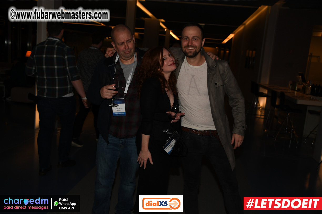 Pre-show MoJoHost Happy Hour