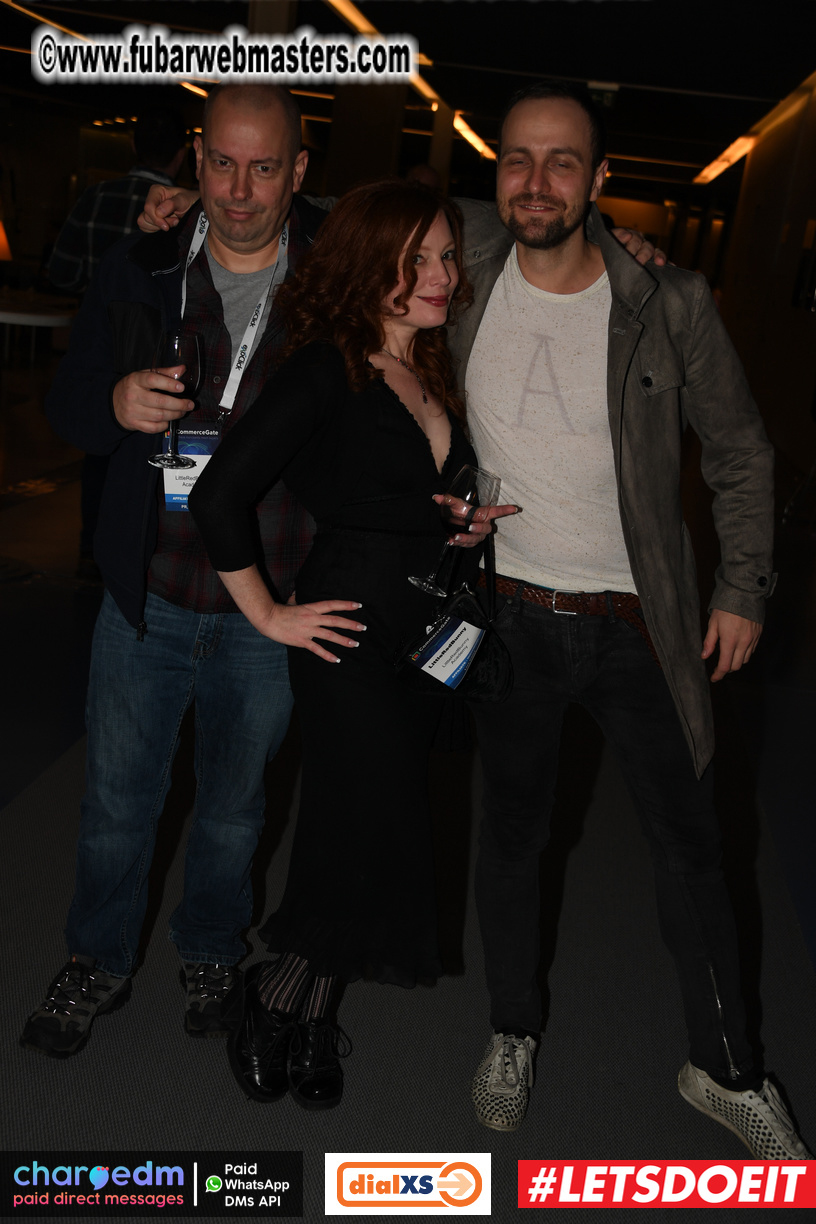 Pre-show MoJoHost Happy Hour