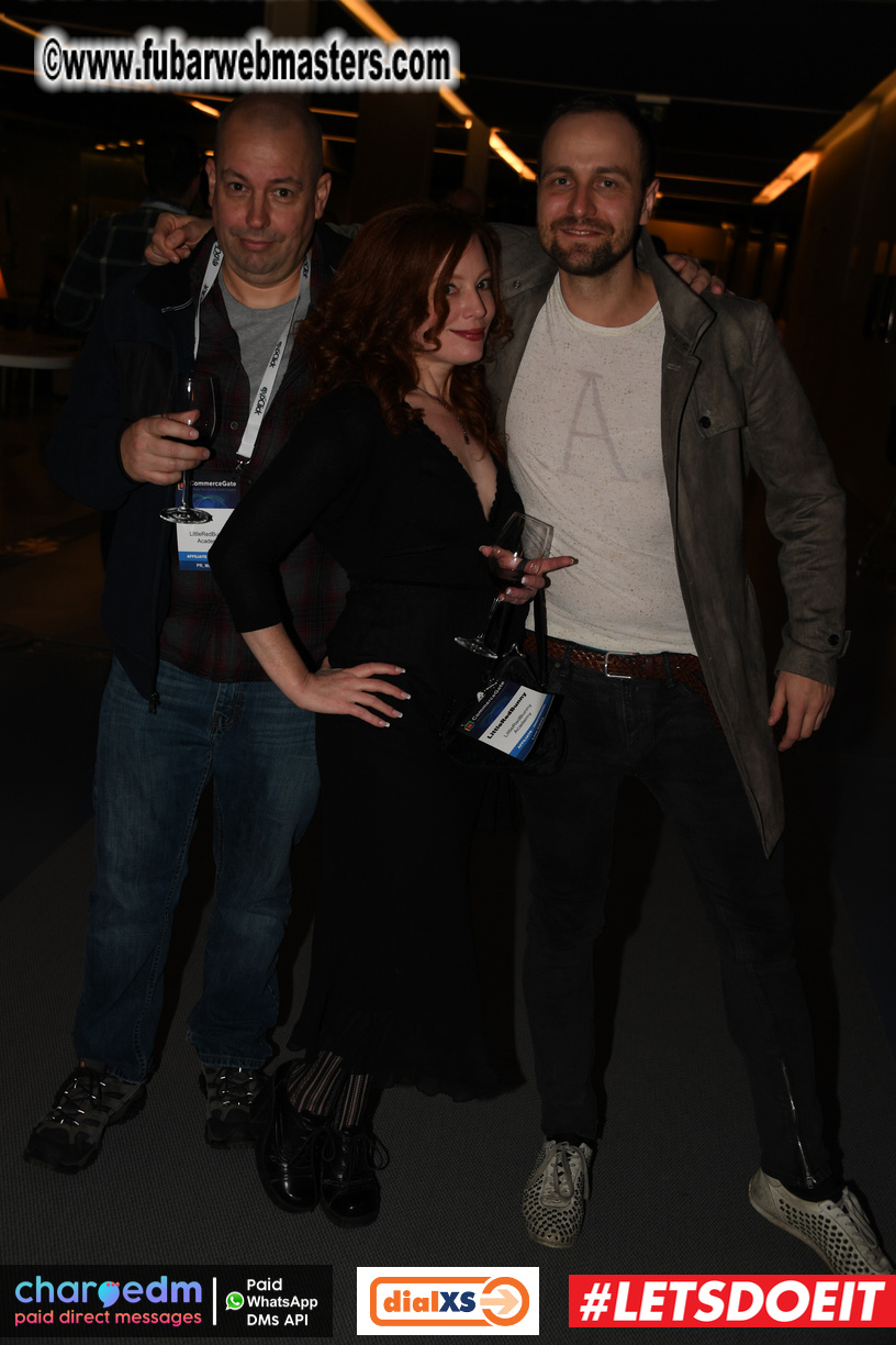 Pre-show MoJoHost Happy Hour