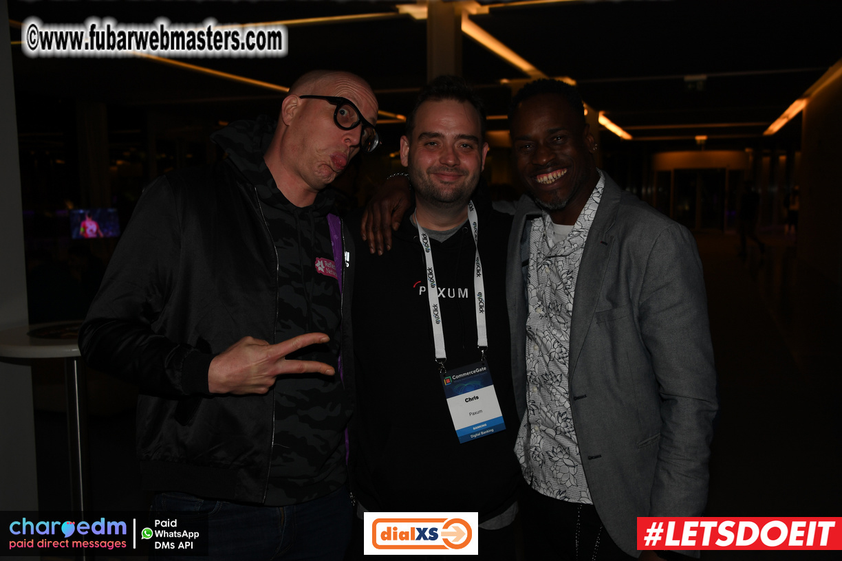 Pre-show MoJoHost Happy Hour