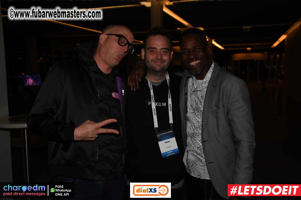 Pre-show MoJoHost Happy Hour