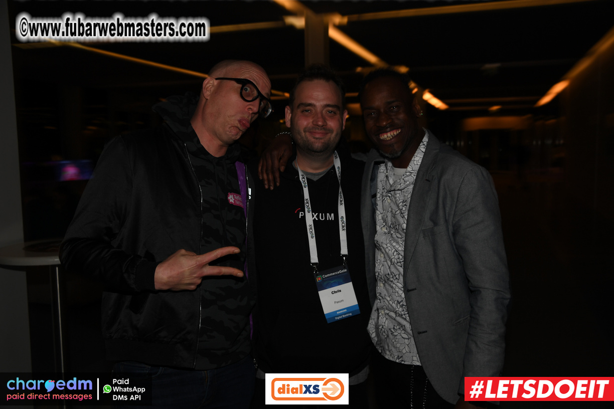 Pre-show MoJoHost Happy Hour