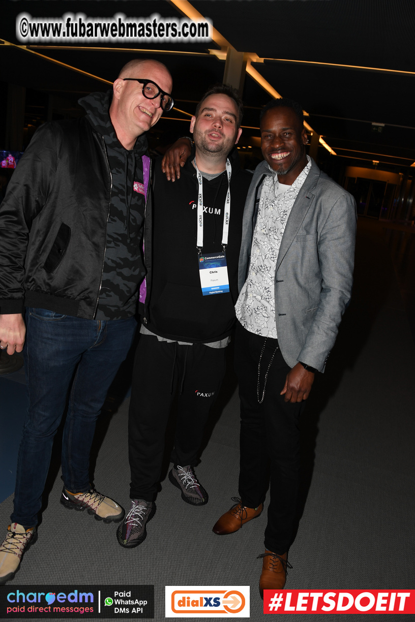 Pre-show MoJoHost Happy Hour