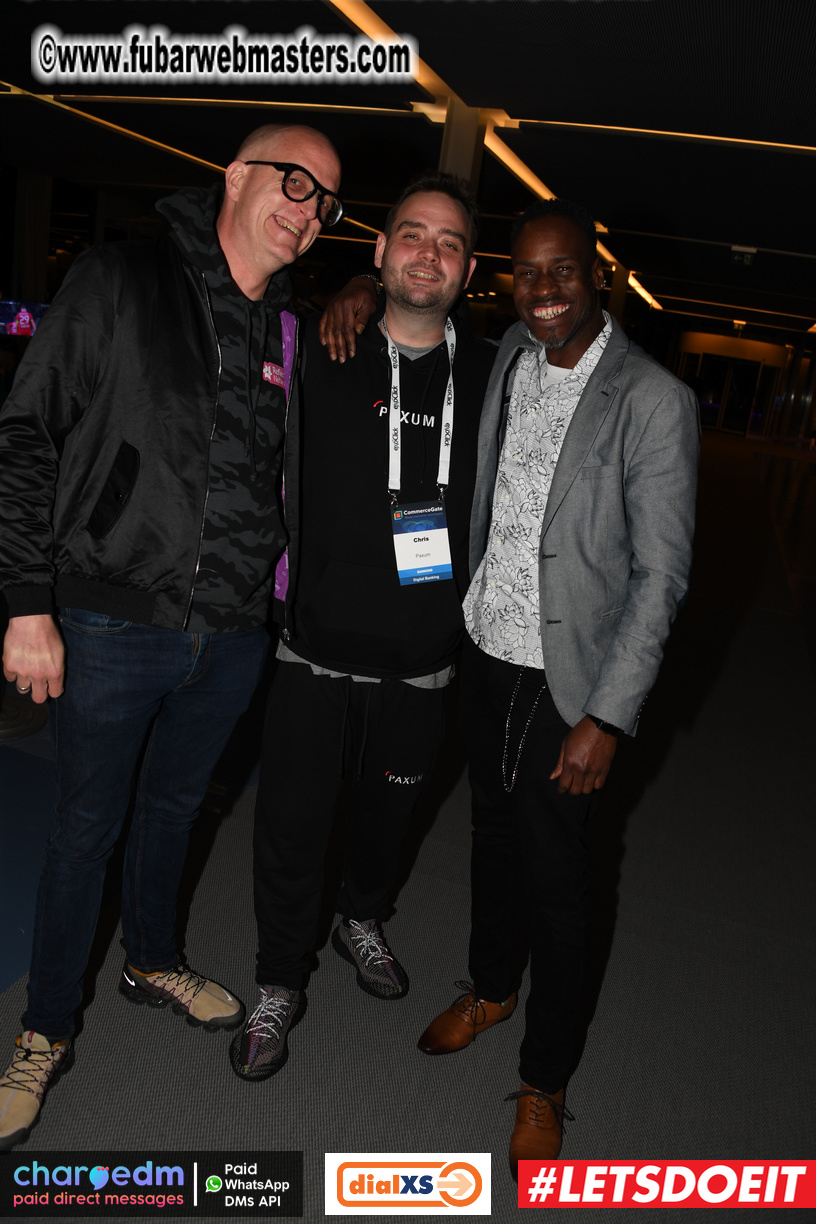 Pre-show MoJoHost Happy Hour