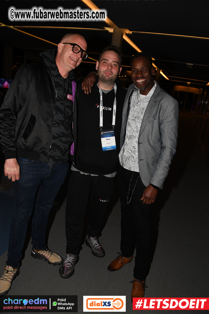 Pre-show MoJoHost Happy Hour