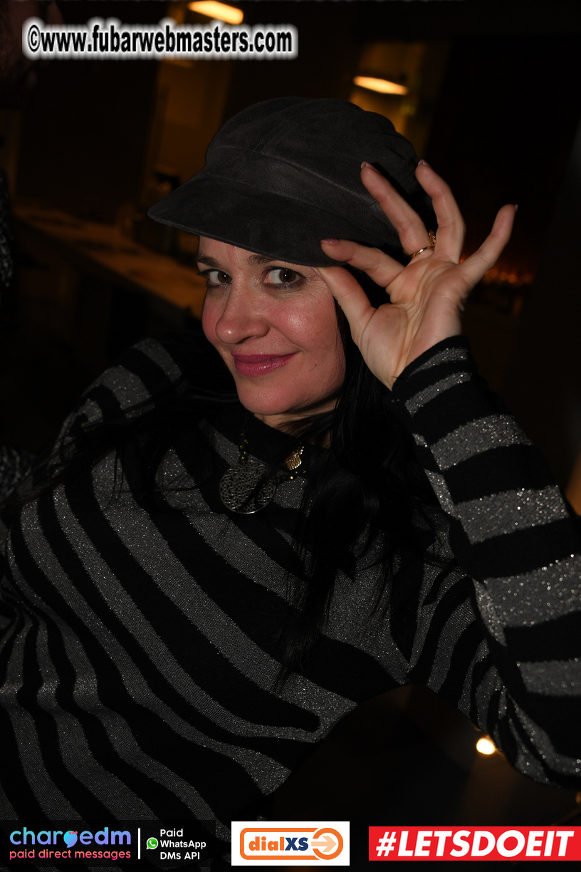 Pre-show MoJoHost Happy Hour