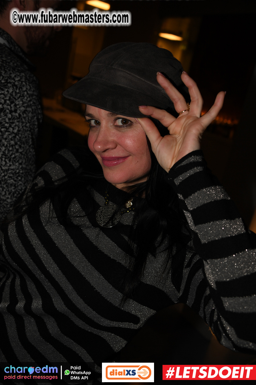 Pre-show MoJoHost Happy Hour